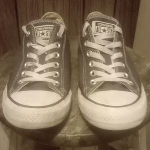CONVERSE UNISEX LOW-TOP SNEAKERS MENS 8/WOMENS 6: WORN ONLY 3 TIMES!